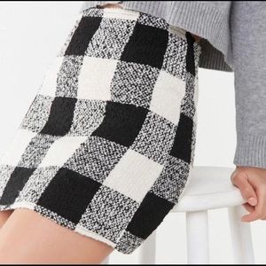 Forever 21 / Black & White Plaid Skirt